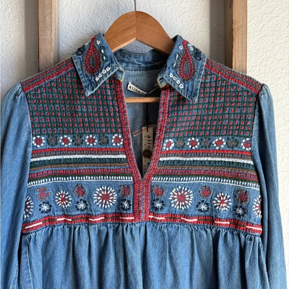 Alice + Olivia Karly Embroidered Denim Babydoll top sz: XS NWT - Picture 4 of 12